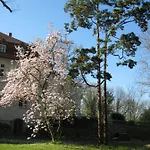 B&B Gartenzimmer Im Schloss Neuhausen