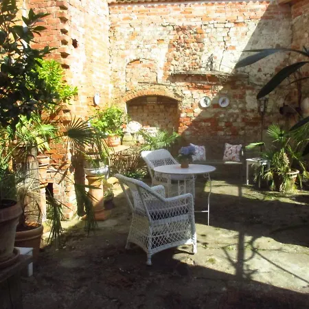 Bed & Breakfast Gartenzimmer Im Schloss Neuhausen 3*