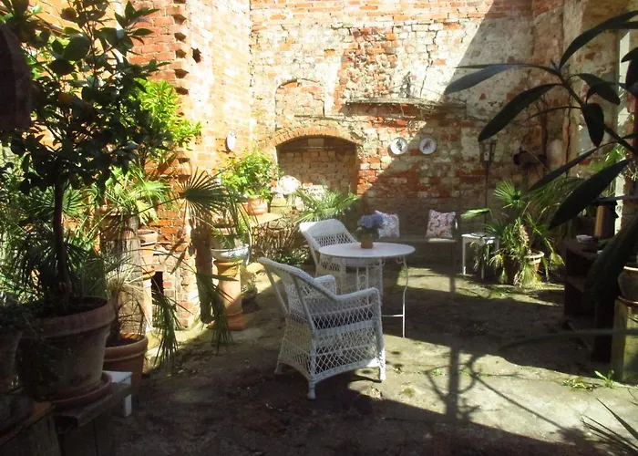 Bed & Breakfast Gartenzimmer Im Schloss Neuhausen 3*