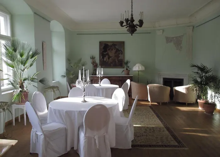 Bed & Breakfast Gartenzimmer Im Schloss Neuhausen 3*